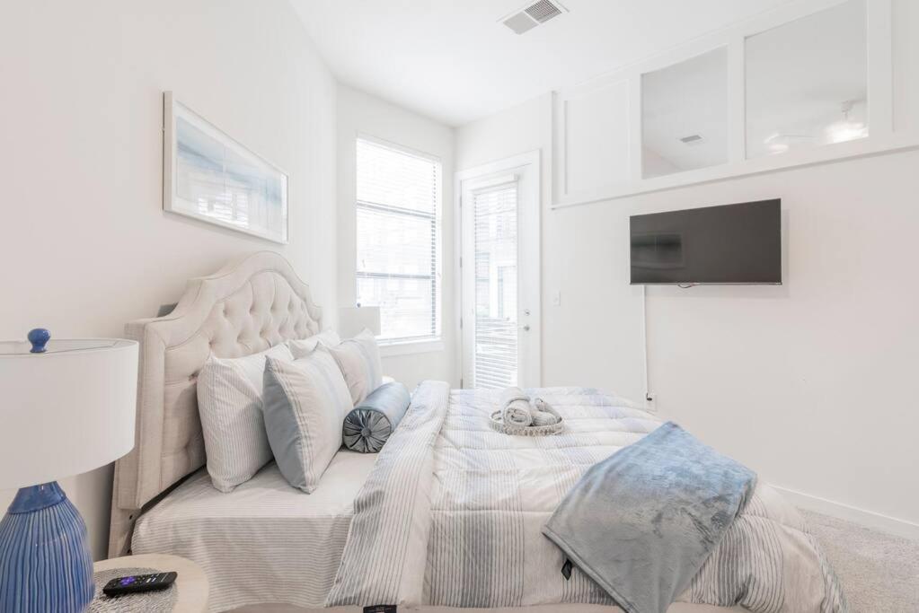 Charming Cozy Apartment With Wi-Fi & Free Parking Σάρλοτ Εξωτερικό φωτογραφία