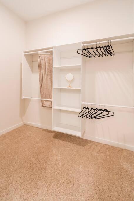 Charming Cozy Apartment With Wi-Fi & Free Parking Σάρλοτ Εξωτερικό φωτογραφία