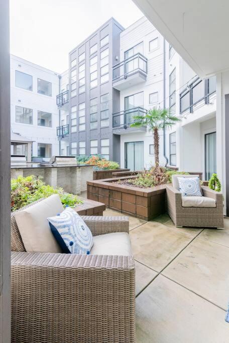 Charming Cozy Apartment With Wi-Fi & Free Parking Σάρλοτ Εξωτερικό φωτογραφία