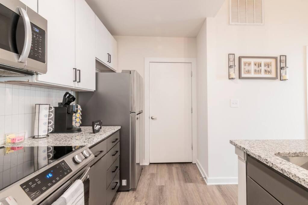 Charming Cozy Apartment With Wi-Fi & Free Parking Σάρλοτ Εξωτερικό φωτογραφία