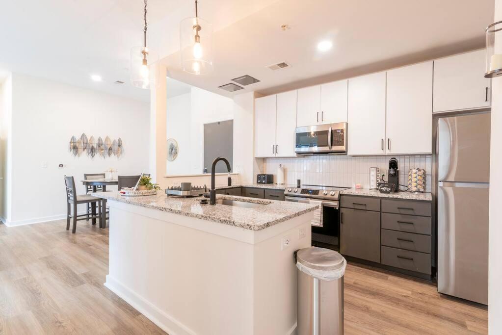 Charming Cozy Apartment With Wi-Fi & Free Parking Σάρλοτ Εξωτερικό φωτογραφία