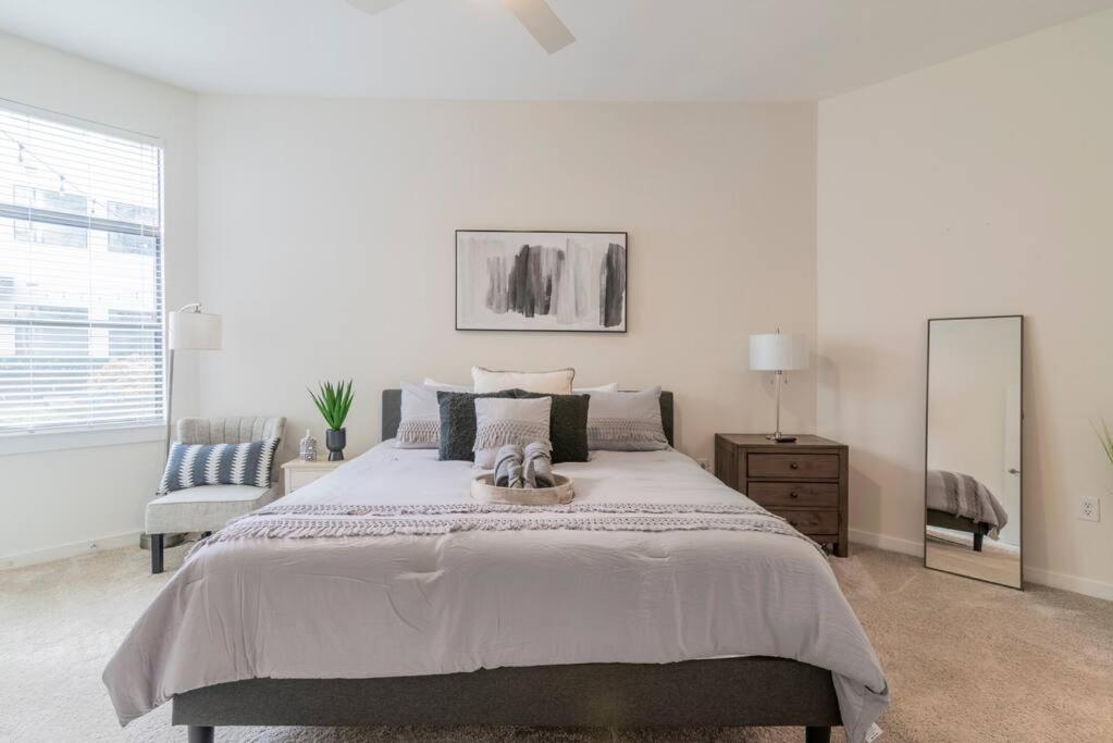 Charming Cozy Apartment With Wi-Fi & Free Parking Σάρλοτ Εξωτερικό φωτογραφία