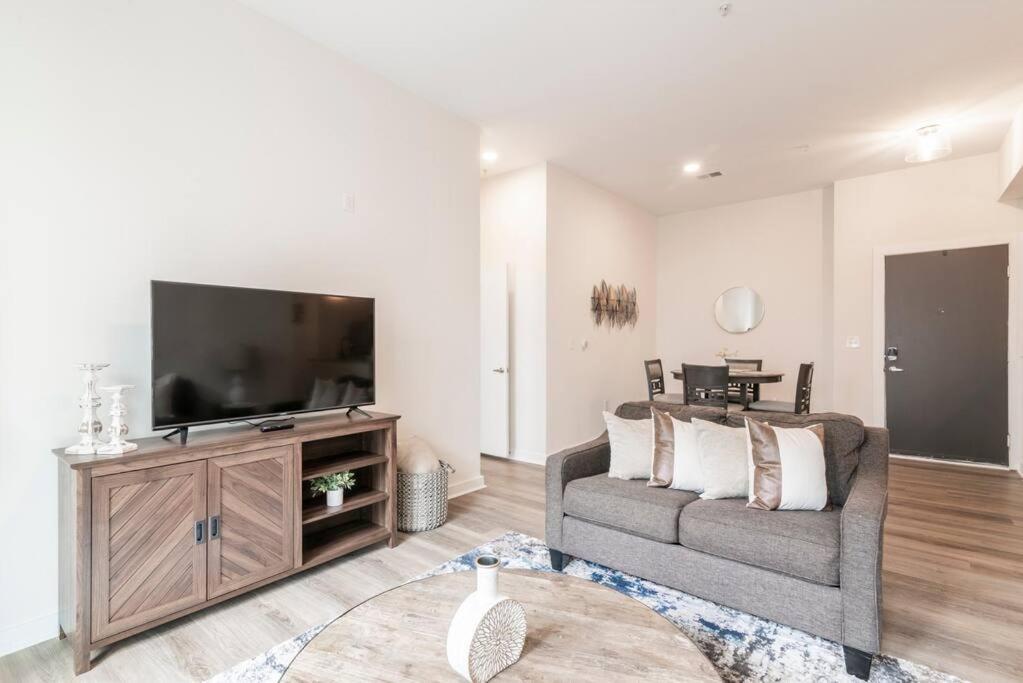 Charming Cozy Apartment With Wi-Fi & Free Parking Σάρλοτ Εξωτερικό φωτογραφία