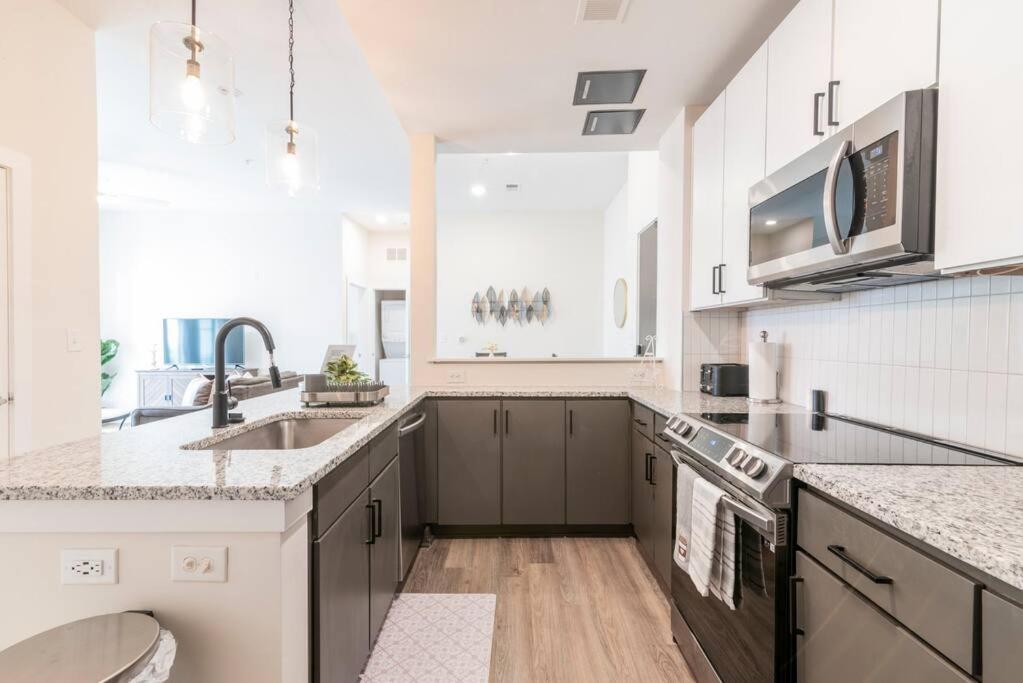Charming Cozy Apartment With Wi-Fi & Free Parking Σάρλοτ Εξωτερικό φωτογραφία