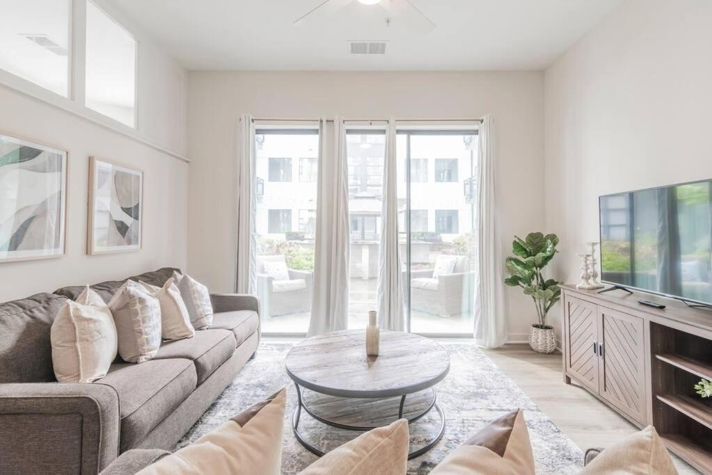 Charming Cozy Apartment With Wi-Fi & Free Parking Σάρλοτ Εξωτερικό φωτογραφία